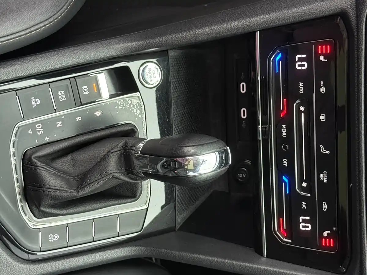Volkswagen Tharu 2022 280TSI FWD Luxury Edition фото 16