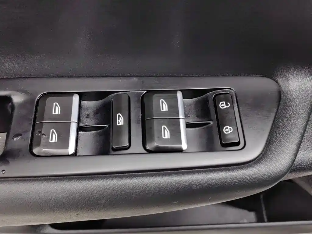 Photo 9 - Geely Emgrand GL