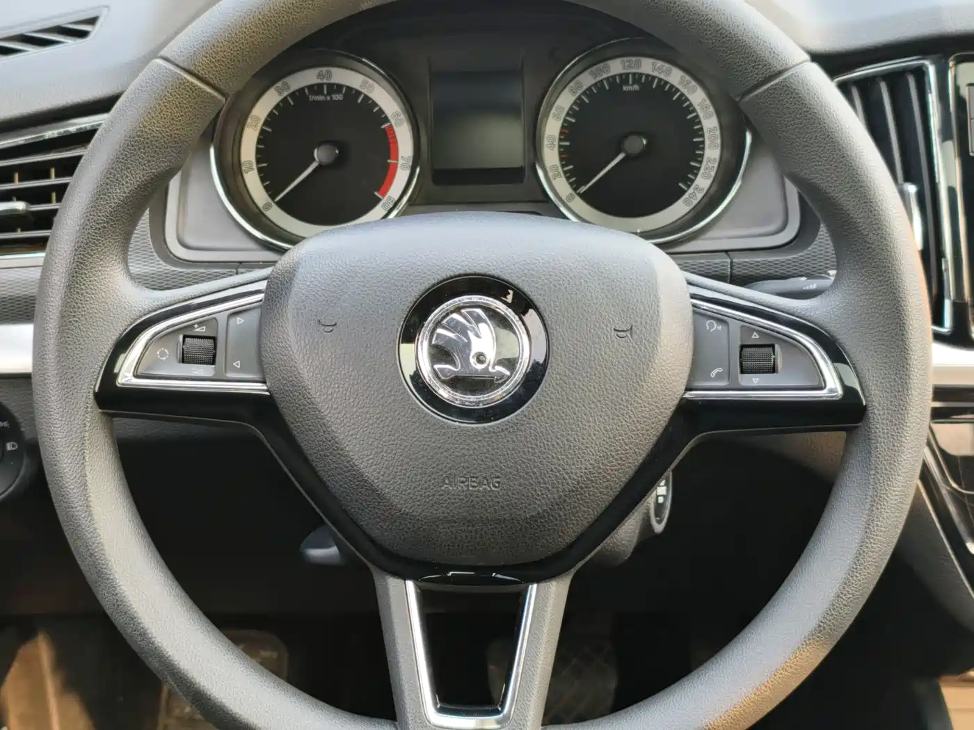 Škoda Kamiq 2020 Model 1.5L Automatic Comfort фото 18
