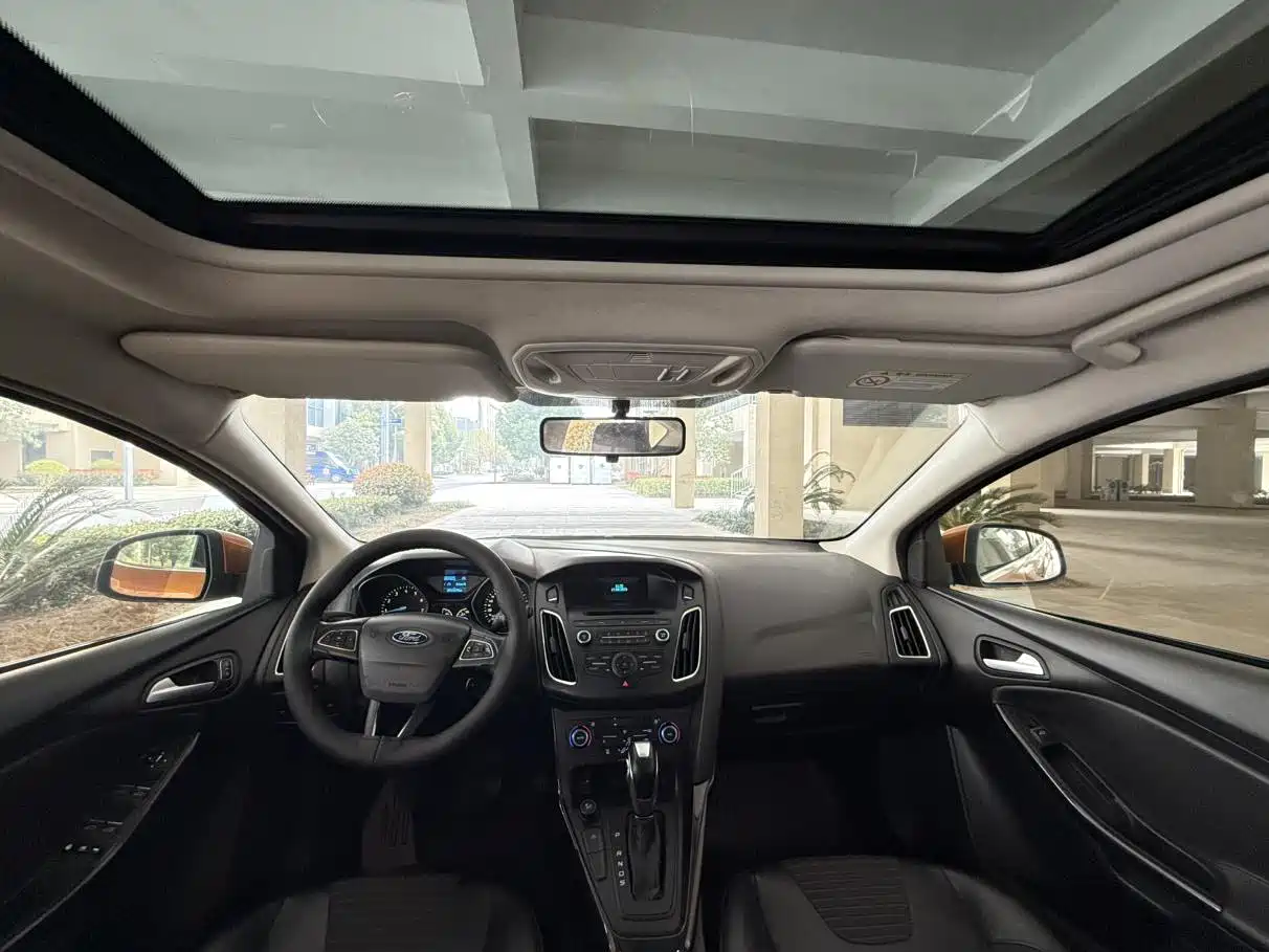 Ford Focus 2015 Hatchback EcoBoost 125 Automatic Premium Trend фото 6