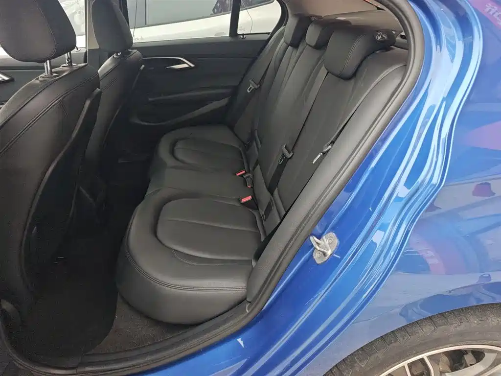 BMW 1 Series 2018 Facelift 118i Sport фото 17
