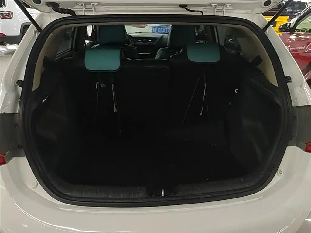 Kia K2 2012 Hatchback 1.4L AT GLS Commemorative Edition фото 19