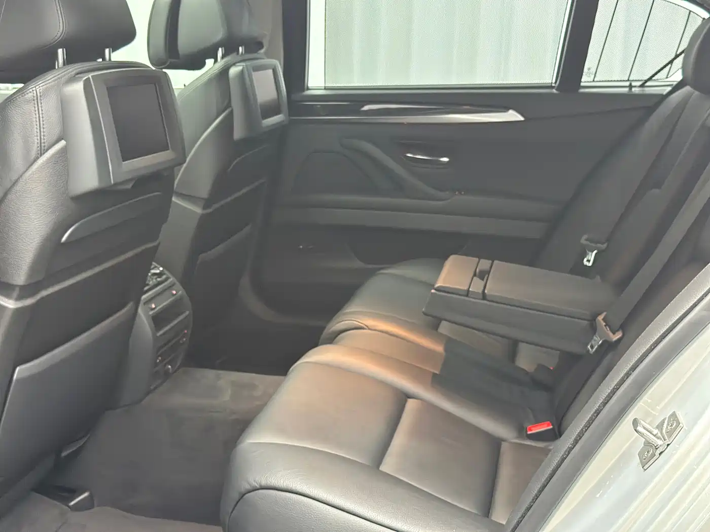 BMW 5 Series 2011 535Li Luxury фото 32