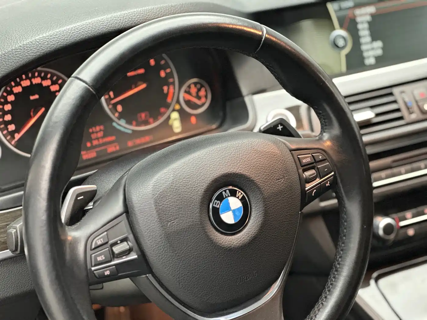 BMW 5 Series 2011 535Li Luxury фото 31