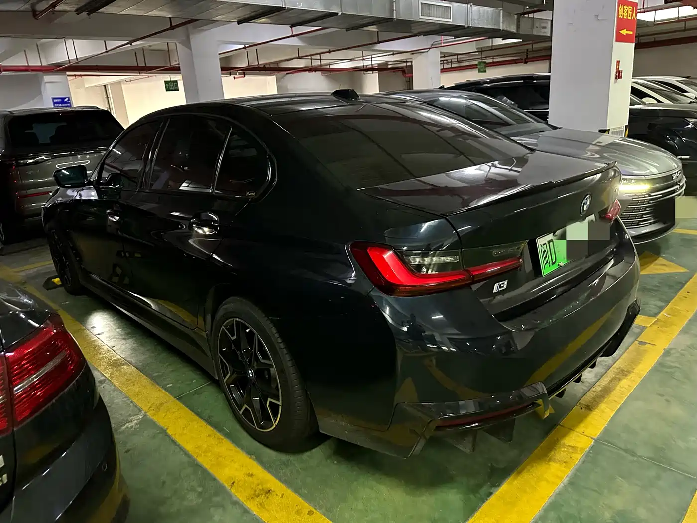 BMW i3 2023 eDrive 40 L Shadowline Package фото 4