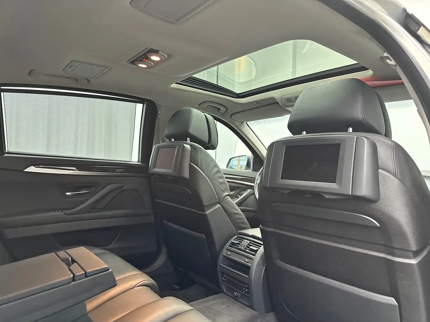BMW 5 Series 2011 535Li Luxury фото 36