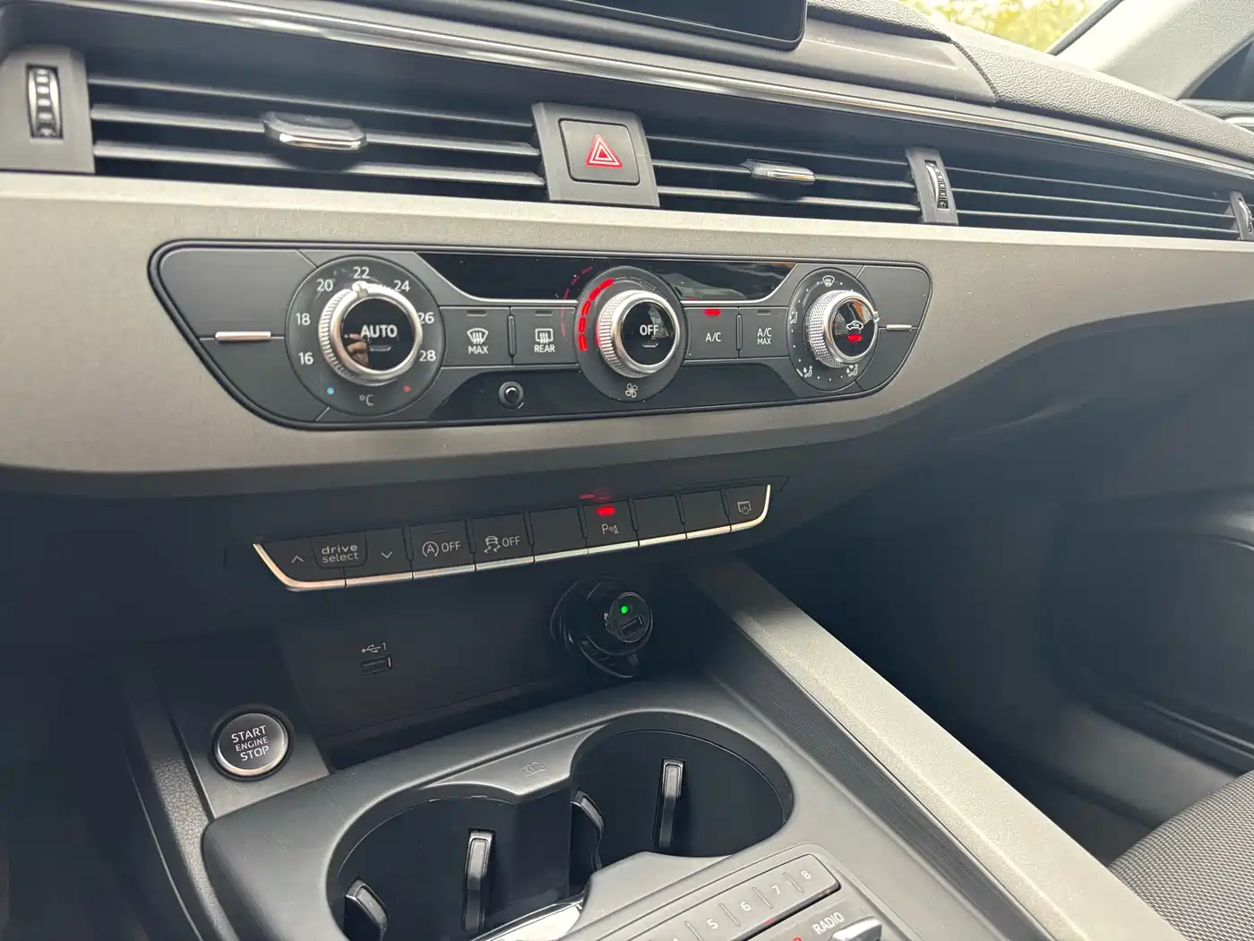 Audi A4L 2018 30th Anniversary 40 TFSI Progressive фото 29