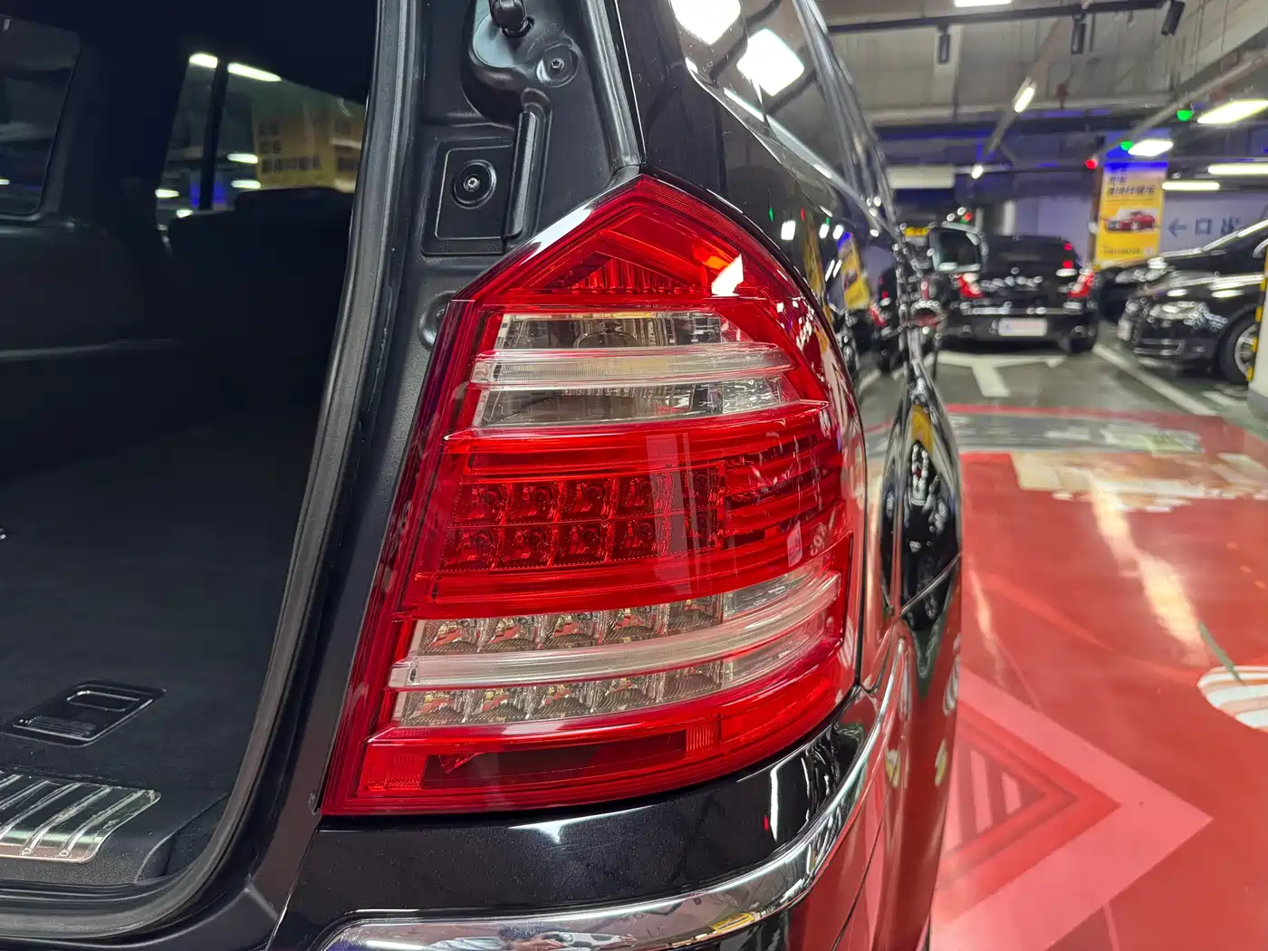 Mercedes-Benz GL-Class 2011 GL 450 Prestige Grand Edition фото 37