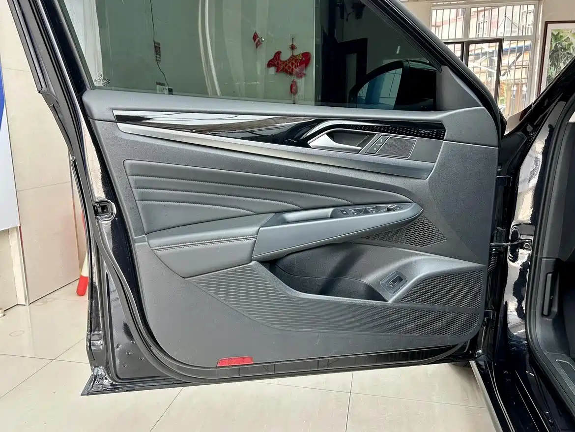 Volkswagen Passat 2022 280TSI Elite Edition фото 21