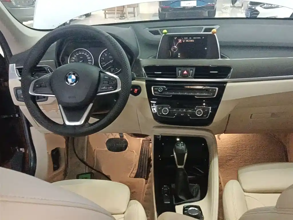 BMW X1 2016 sDrive18Li Luxury Model фото 10