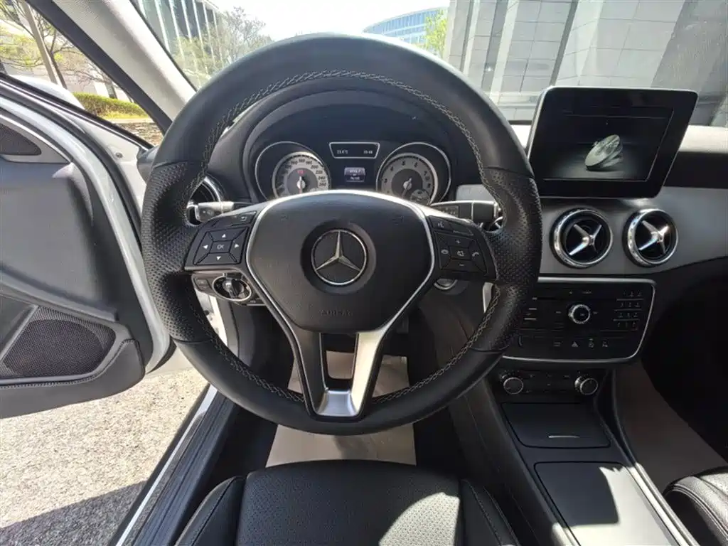 Mercedes-Benz GLA 2016 GLA 200 Dynamic фото 16