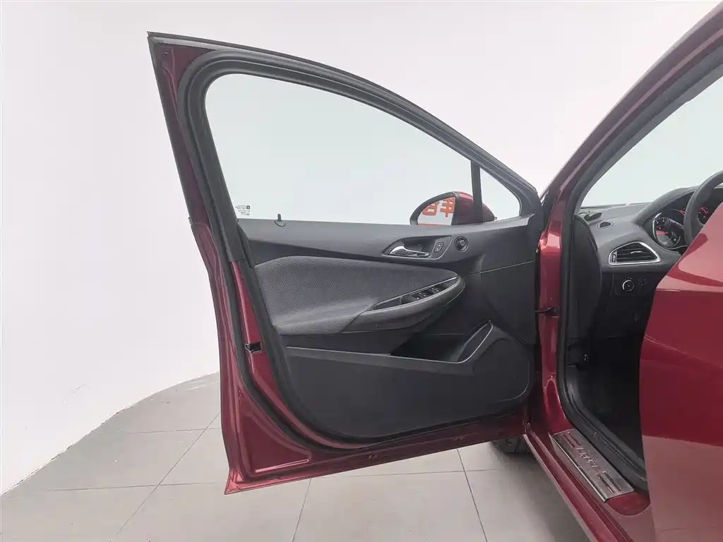 Chevrolet Cruze 2018 320 Automatic Pioneer Sunroof Edition фото 8