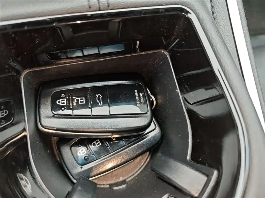 Toyota Avalon 2023 2.0L XLE Premium Edition фото 15