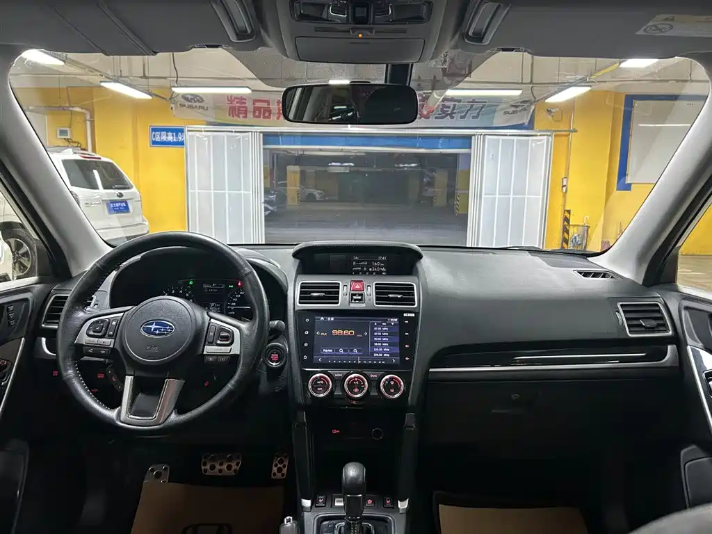 Subaru Forester 2016 2.5i Prestige Navigation Edition фото 12