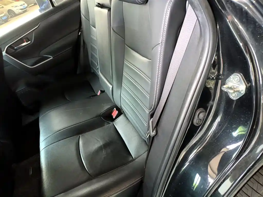 Toyota Wildlander 2020 2.0L CVT 2WD Luxury Edition фото 17
