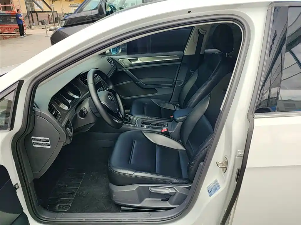 Volkswagen Golf 2016 230TSI Automatic Comfort фото 15