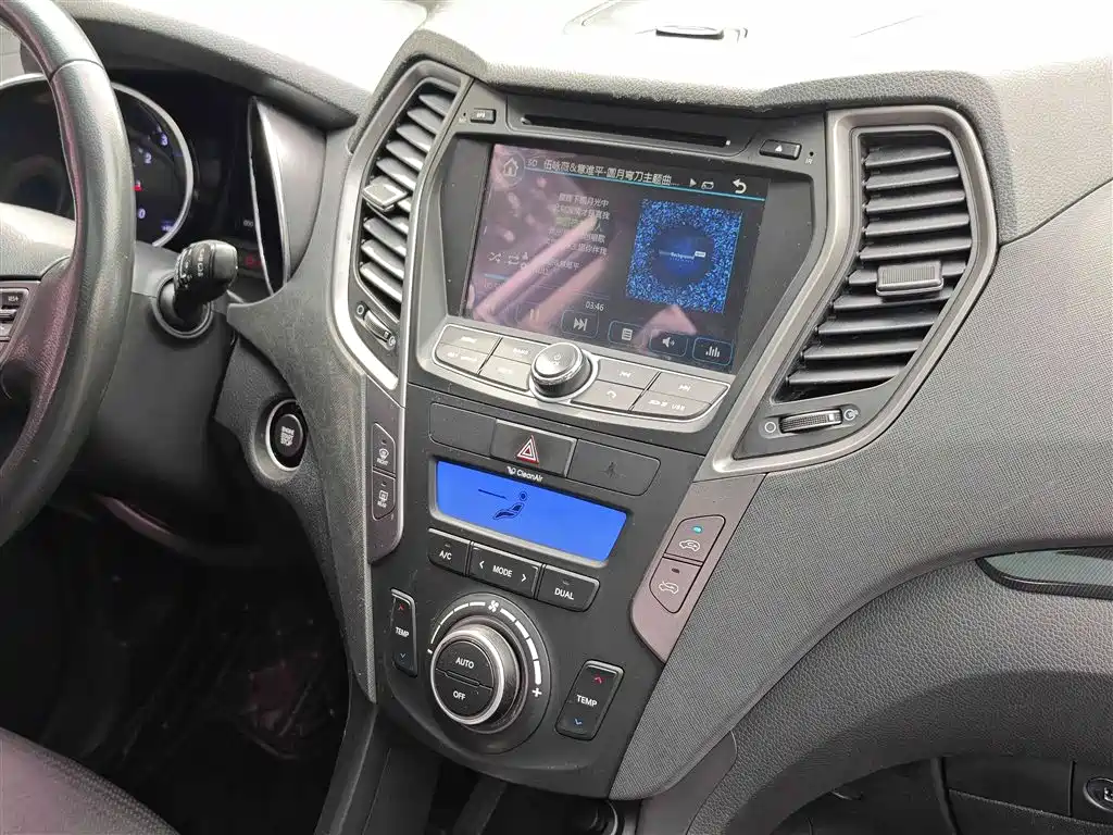 Hyundai Santa Fe 2013 Model 2.4L Automatic 2WD Smart фото 15