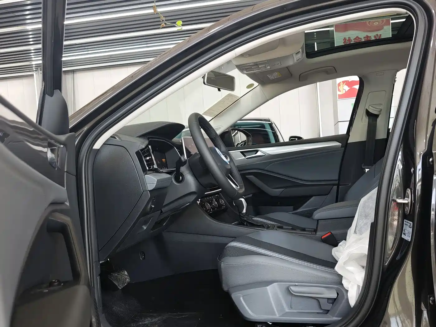 Volkswagen Sagitar 2025 Model Year Facelift 200TSI DSG Soaring Edition фото 5