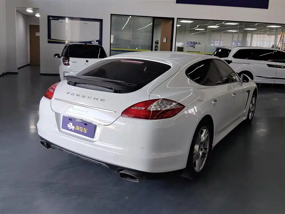 Porsche Panamera 2013 Panamera 4 Platinum Edition 3.6L фото 3