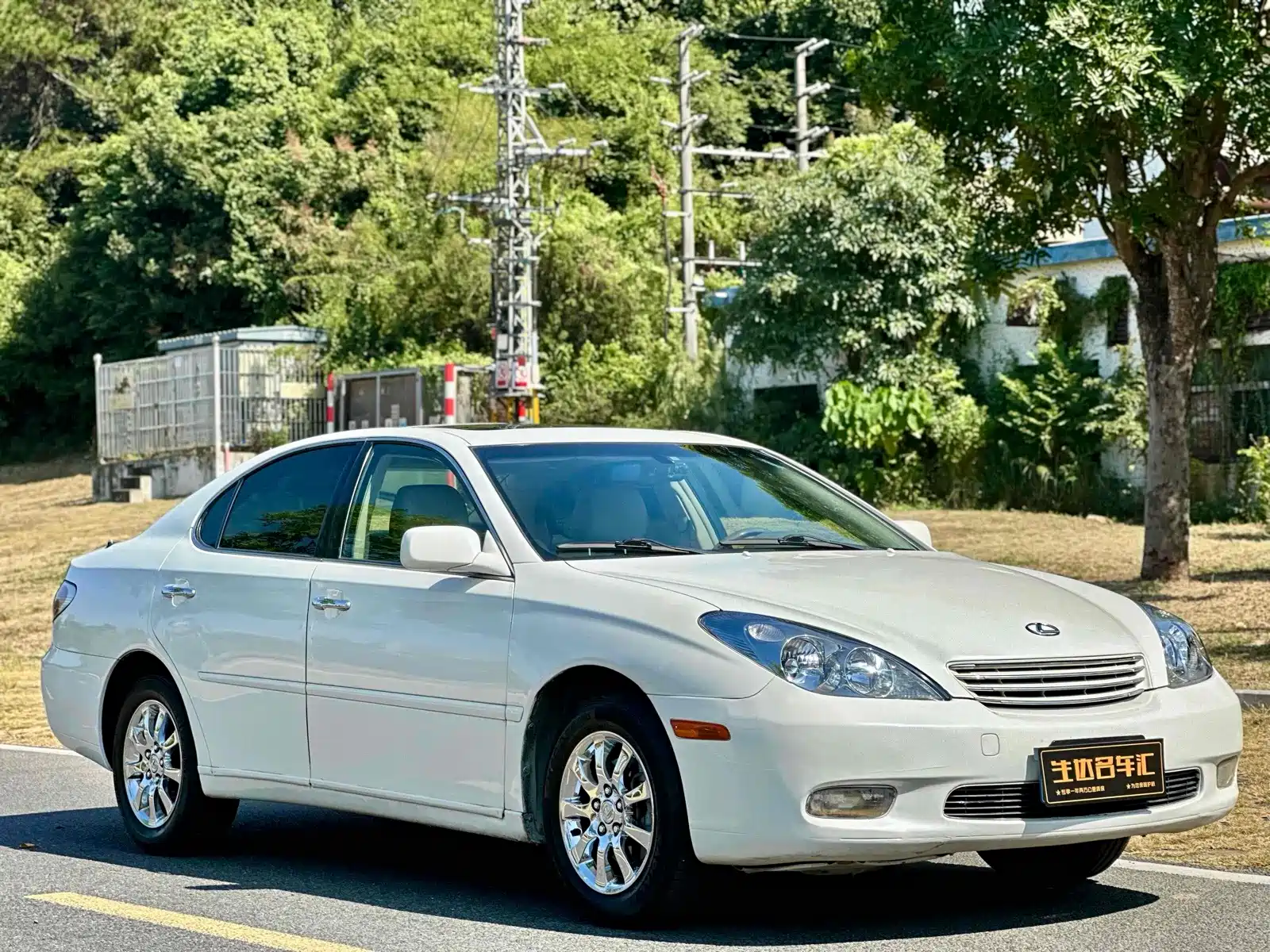 Photo 3 - Lexus ES