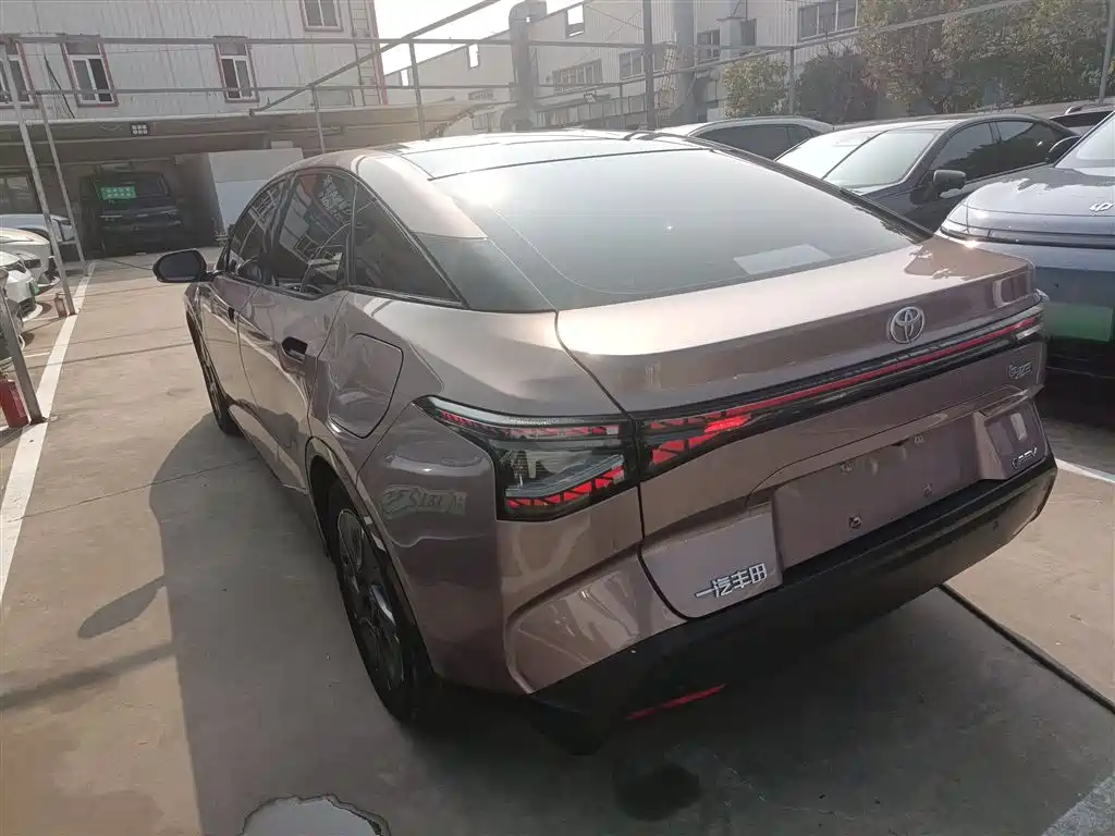 Toyota bZ3 2023 616km Long Range Premium фото 23