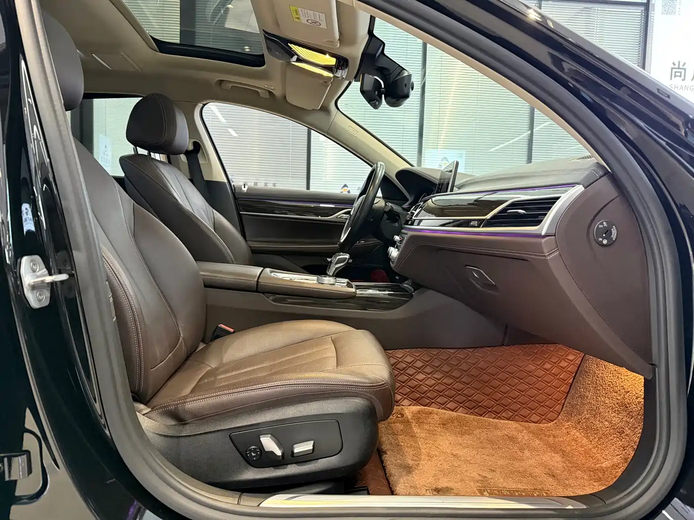 BMW 7 Series 2016 730Li Leading фото 8