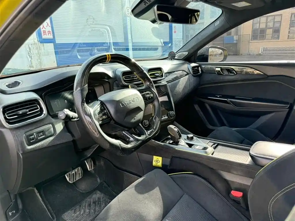Lynk & Co 03 2020 03+ 2.0TD Auto Performance Package Edition фото 7