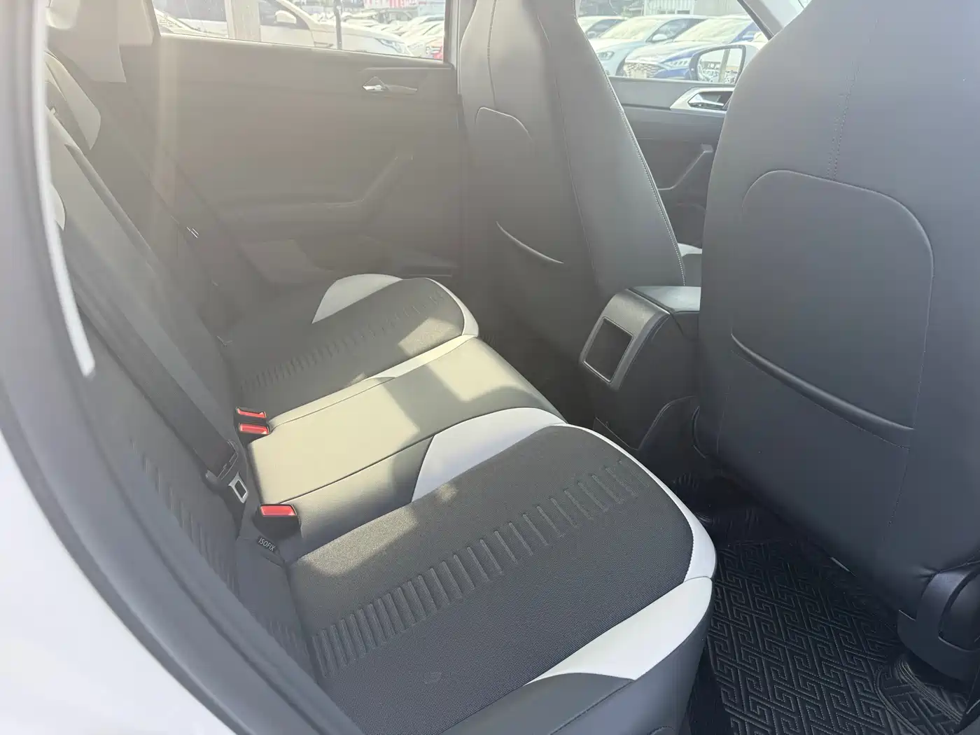 Volkswagen Polo 2021 Plus 1.5L Automatic Panorama Enjoyment Edition фото 9