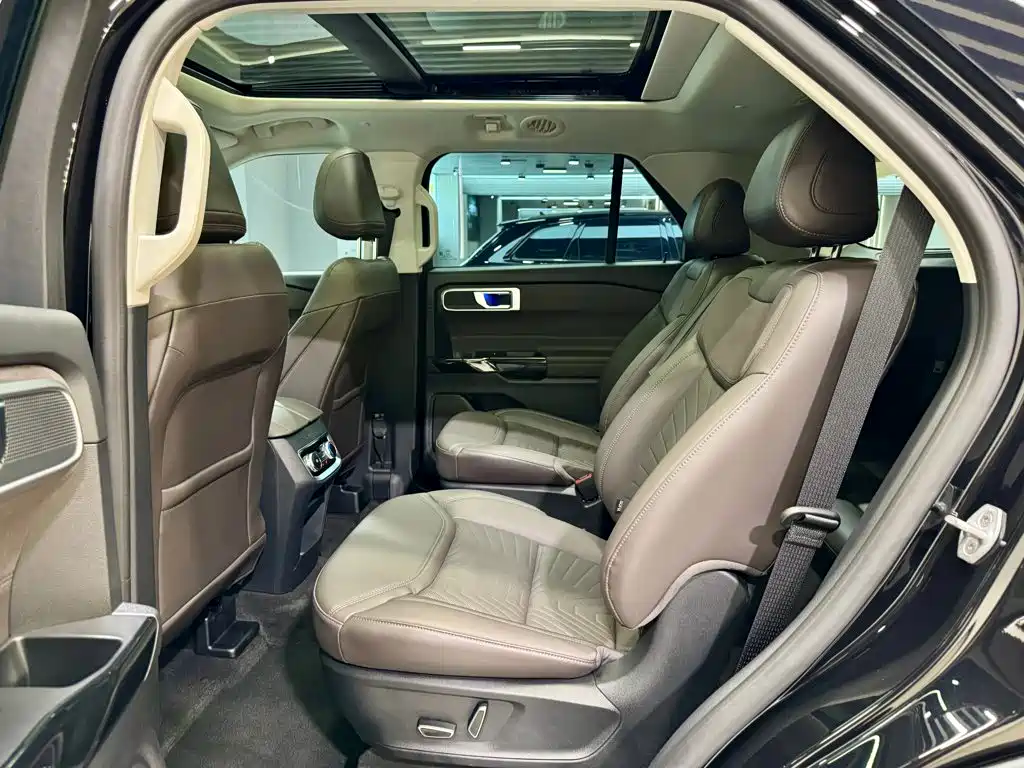 Ford Explorer 2025 2024 2.3T EcoBoost AWD Titanium Edition 6-Seater