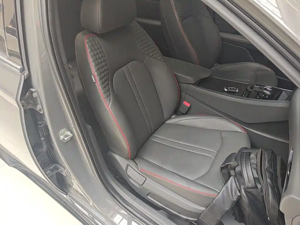 Photo 25 - Hyundai Sonata