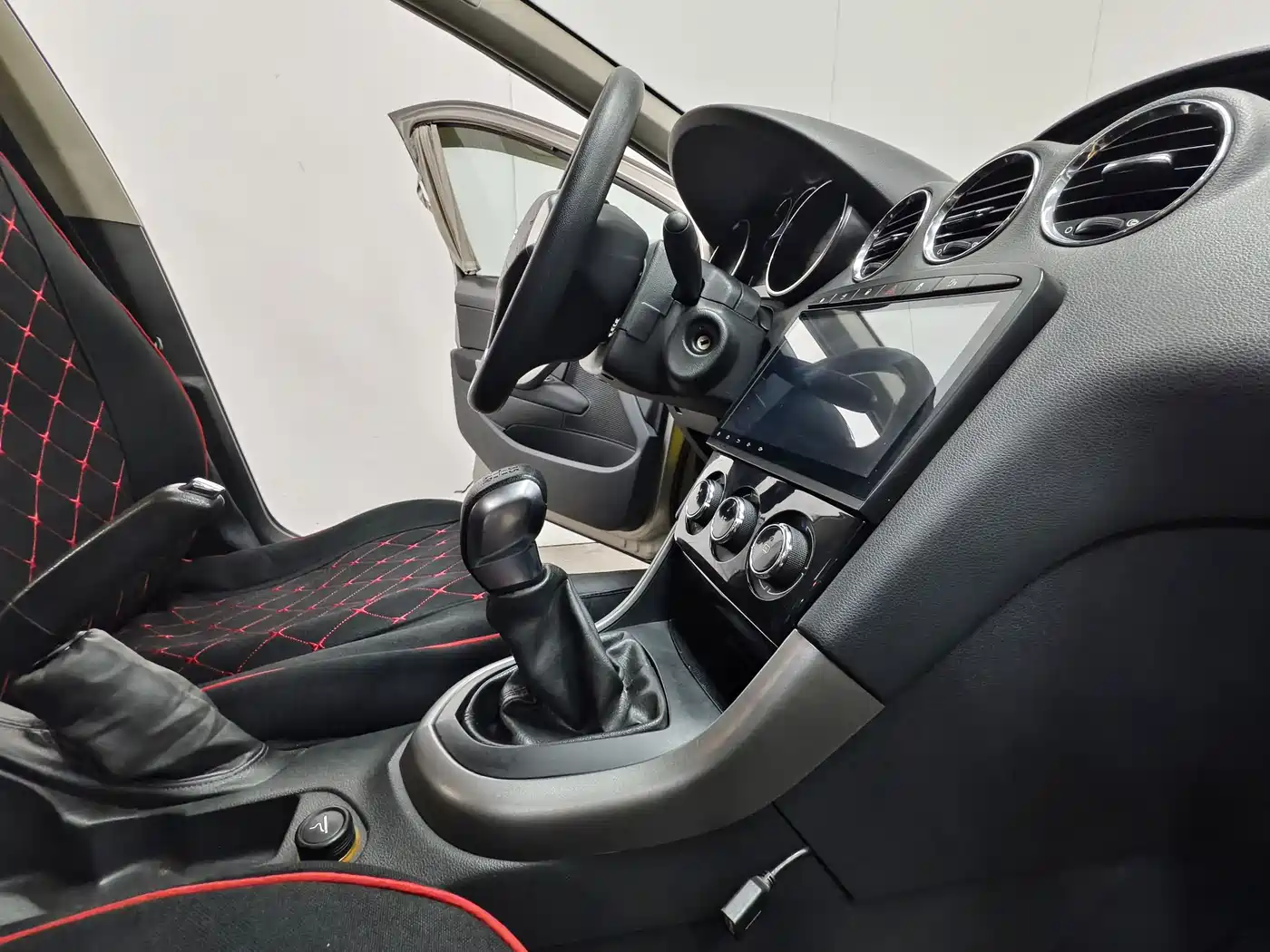 Peugeot 408 2013 2.0L Manual Comfort Edition фото 14