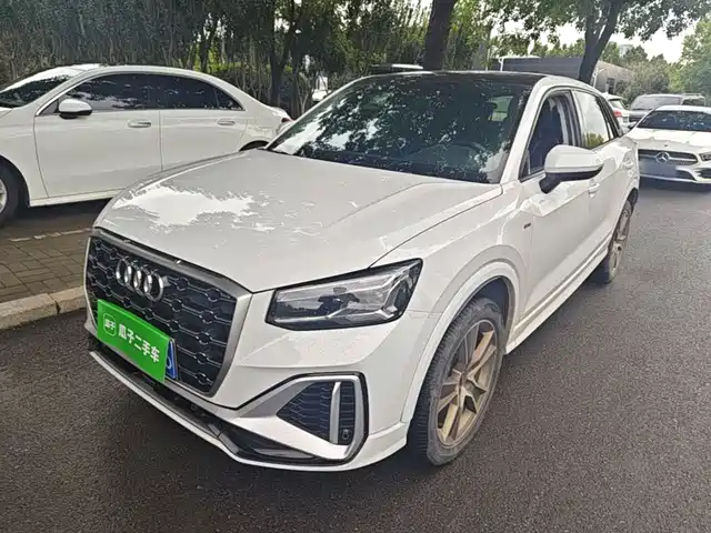 Audi Q2L 35 TFSI, Стиль Драйв