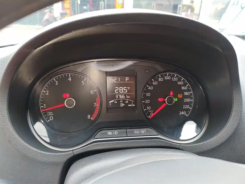 Volkswagen Polo 2018 1.5L Auto Safe Drive фото 12