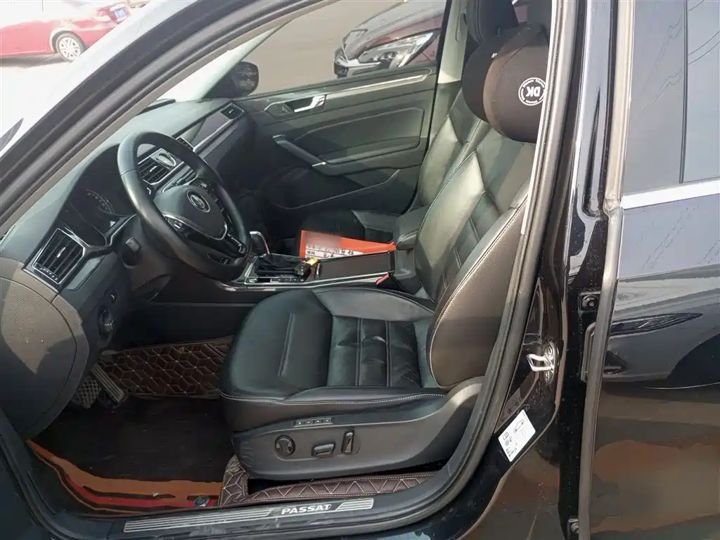Volkswagen Passat 2017 330TSI DSG Luxury фото 15