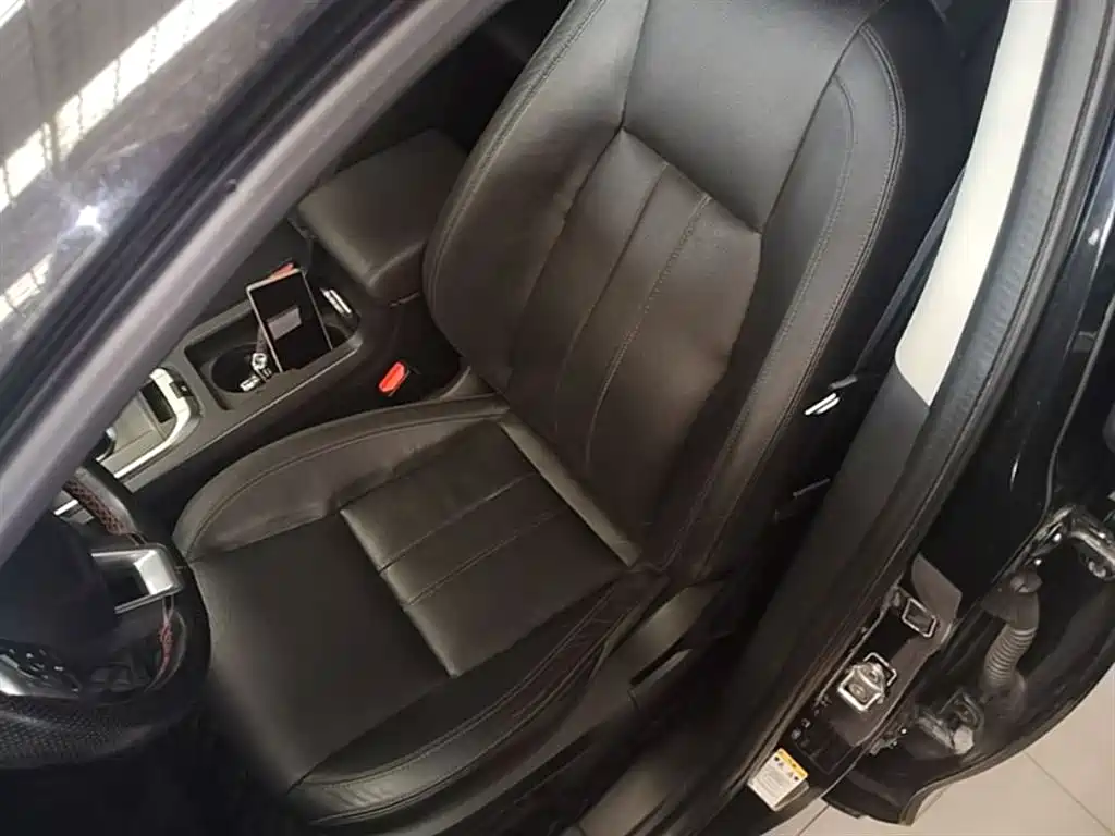 Land Rover Discovery Sport 2017 2.0T SE фото 15