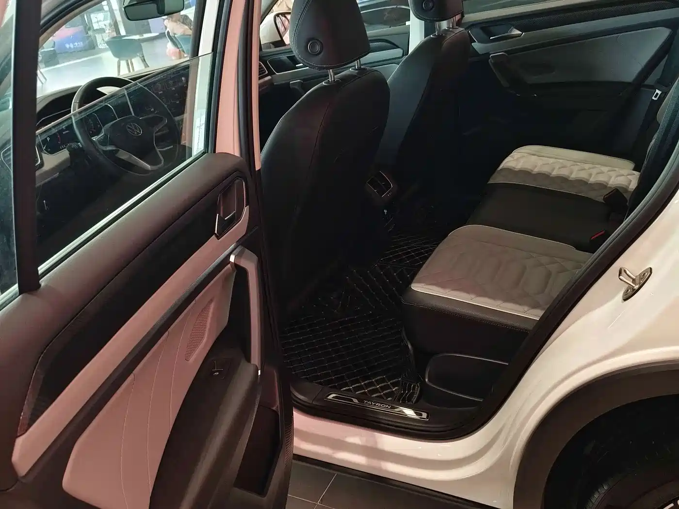 Volkswagen Tayron 2023 330TSI 2WD Luxury Plus Advanced Edition фото 10