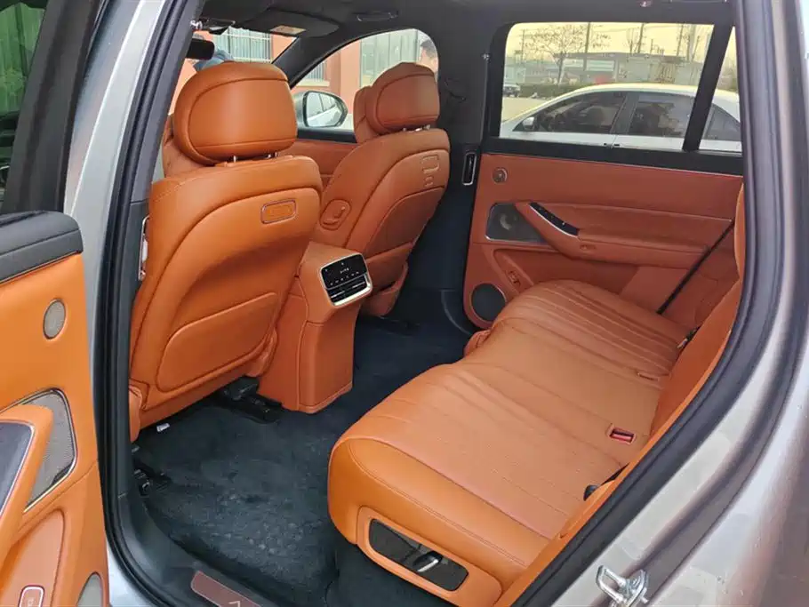 AITO Wenjie AITO M8 2025 Range Extender Max+ Edition 53.4kWh 5-seater фото 11