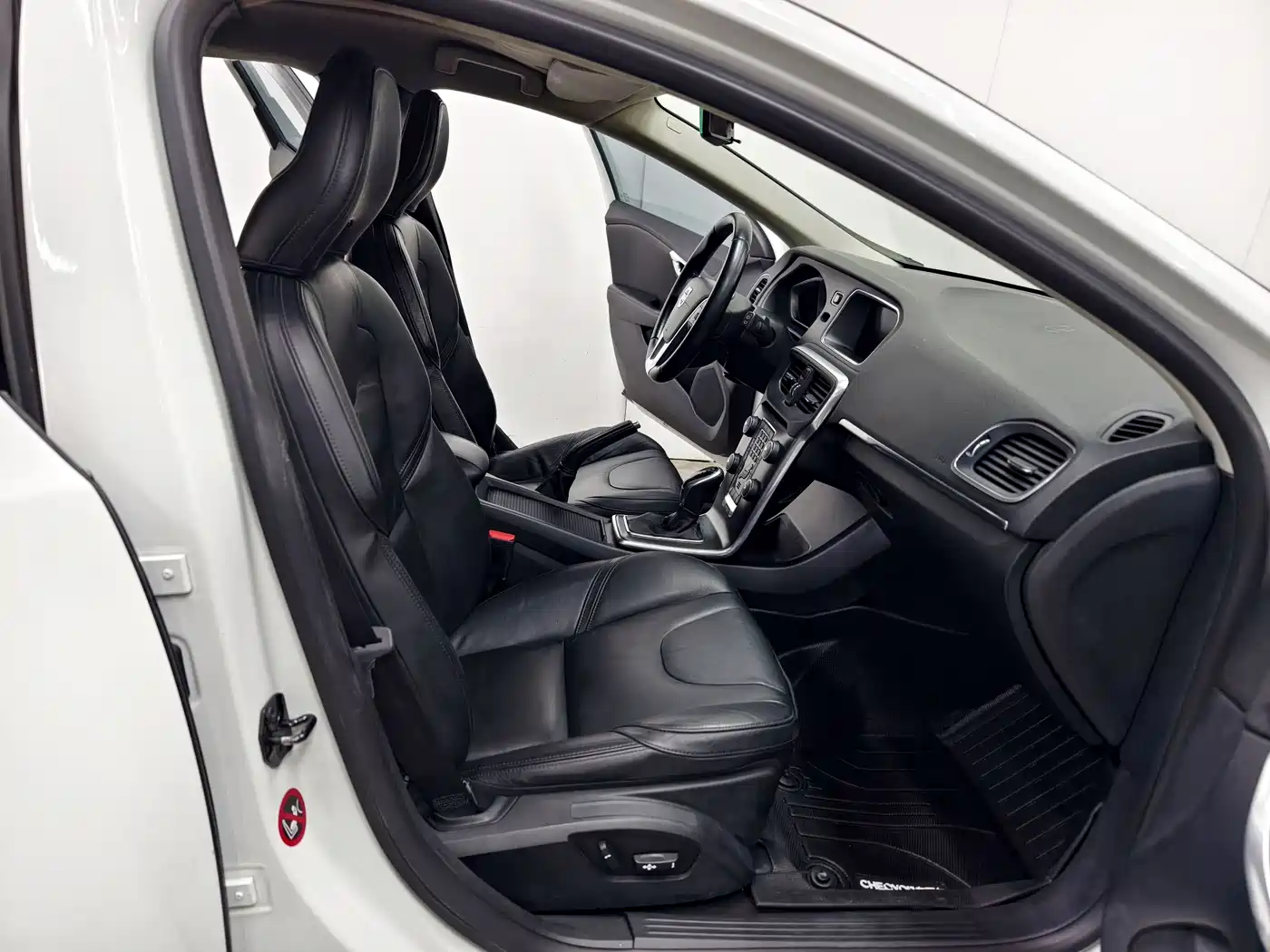 Volvo V40 2013 2.0T Elegance Edition фото 14