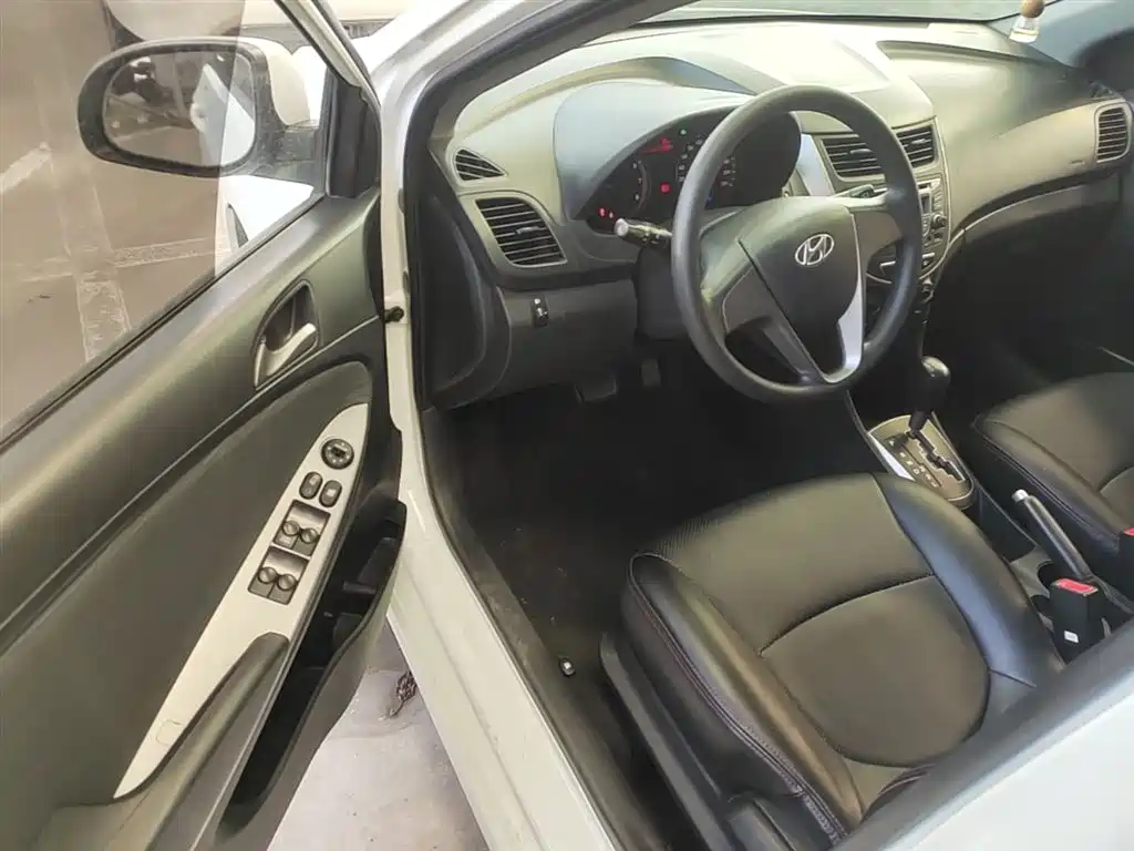 Hyundai Reina 2014 Model 1.4L Automatic GLX фото 16