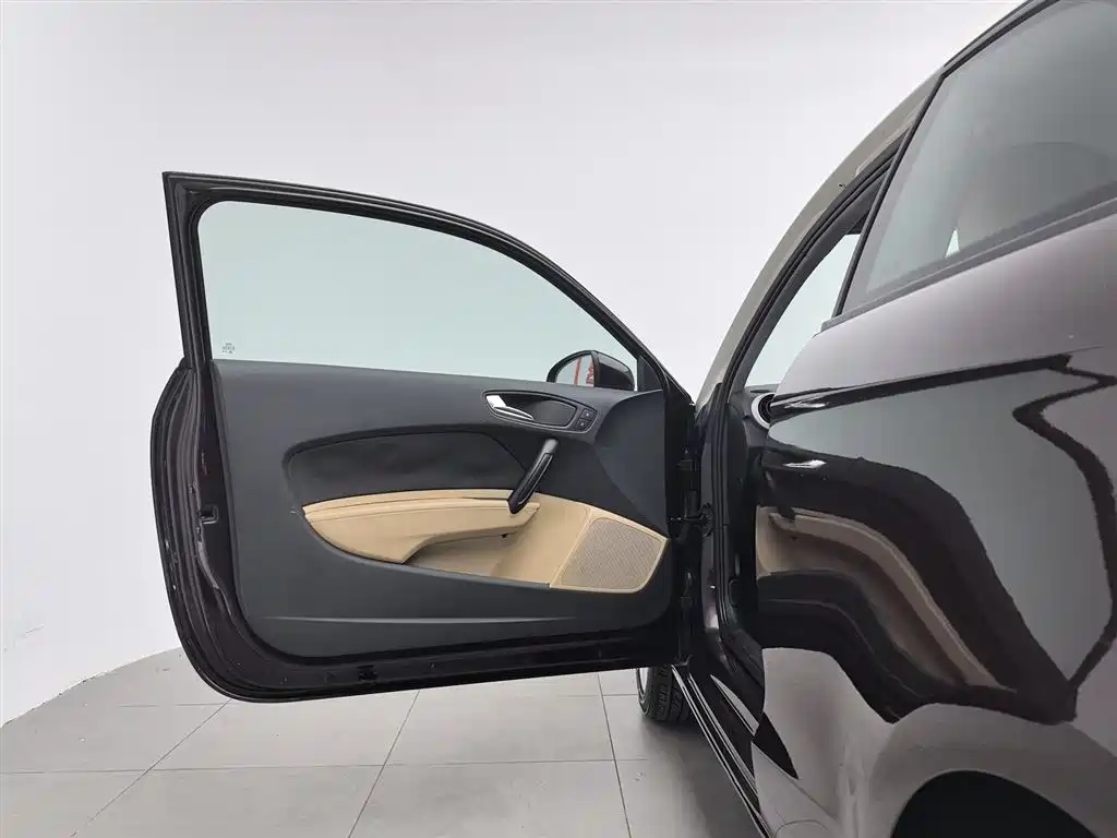 Audi A1 2012 1.4 TFSI Urban фото 8