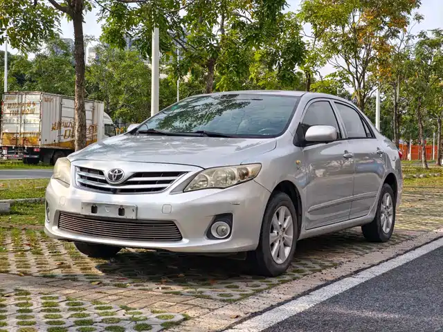 Toyota Corolla 2011 1.6L Automatic GL — фото 2