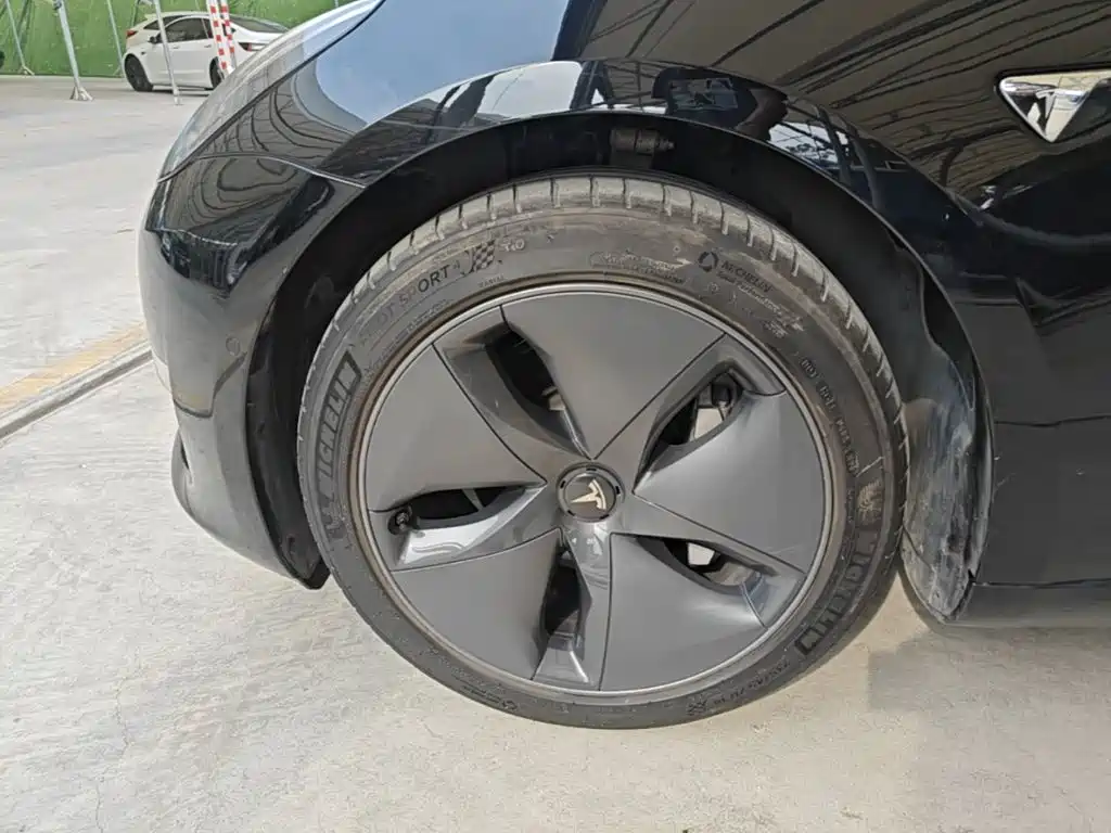 Фото 23 - Tesla Model 3