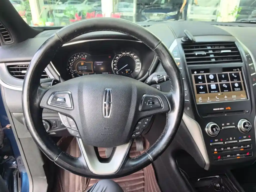 Фото 11 - Lincoln MKC