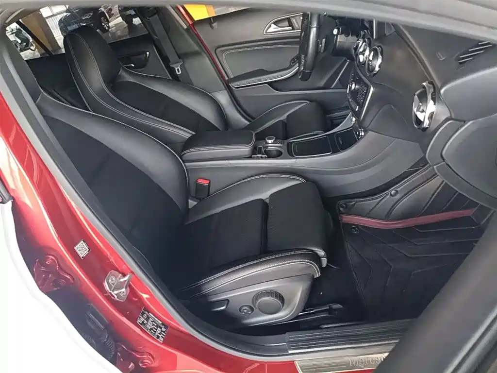 Mercedes-Benz GLA 2018 GLA 200 Dynamic фото 25