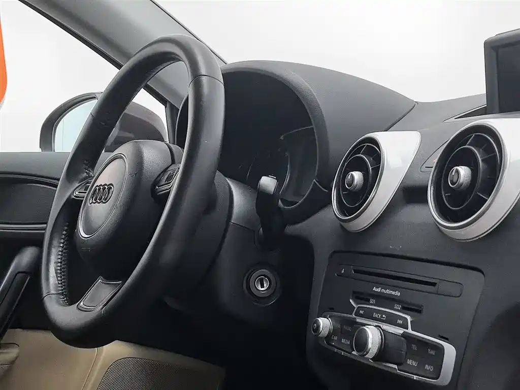 Audi A1 2012 1.4 TFSI Urban фото 22