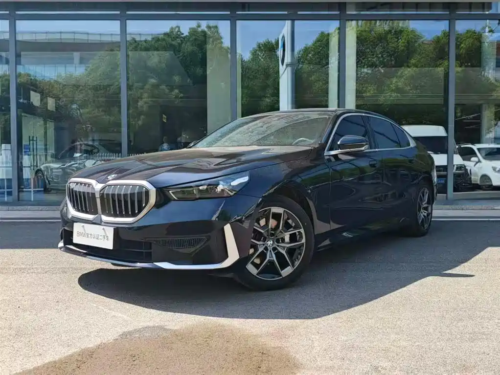 BMW 5 Series 2024 530Li Leading Model Luxury Package фото 2