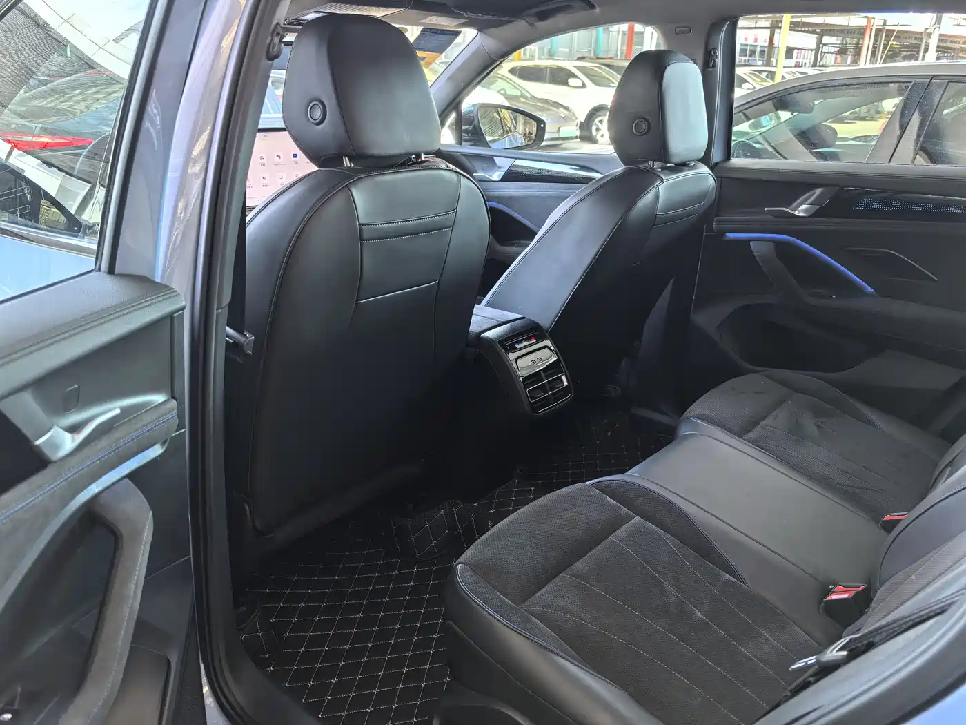 Volkswagen Tiguan L 2024 PRO 380TSI 4WD R-Line Premium Edition фото 8