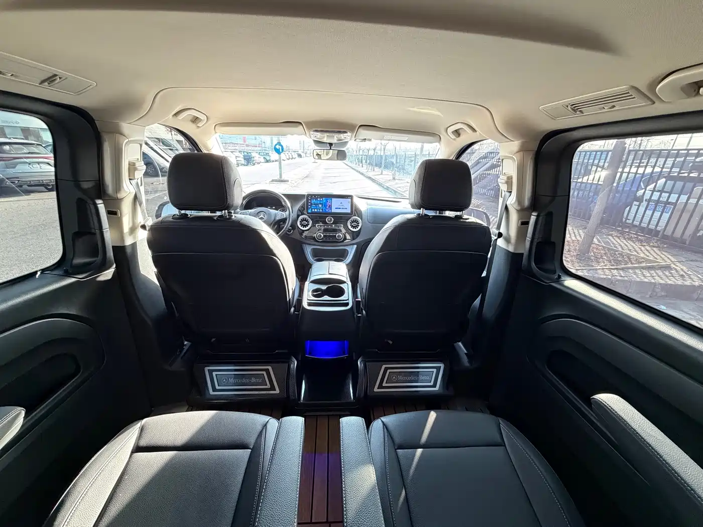 Mercedes-Benz Vito 2023 2.0T Business 7-Seater фото 20