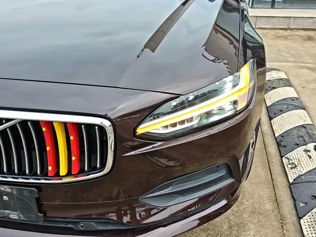 Фото 24 - Volvo S90