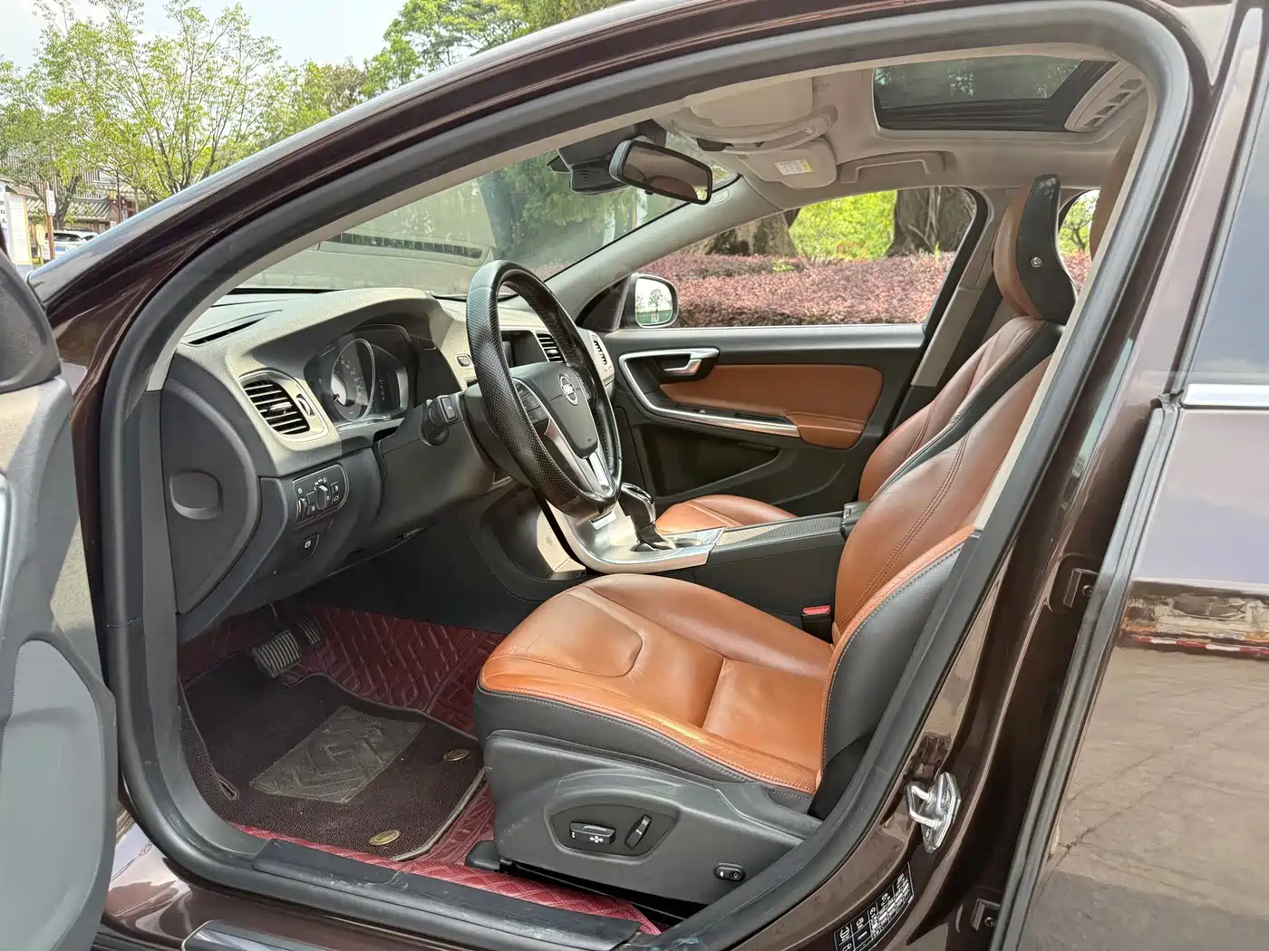 Фото 9 - Volvo S60